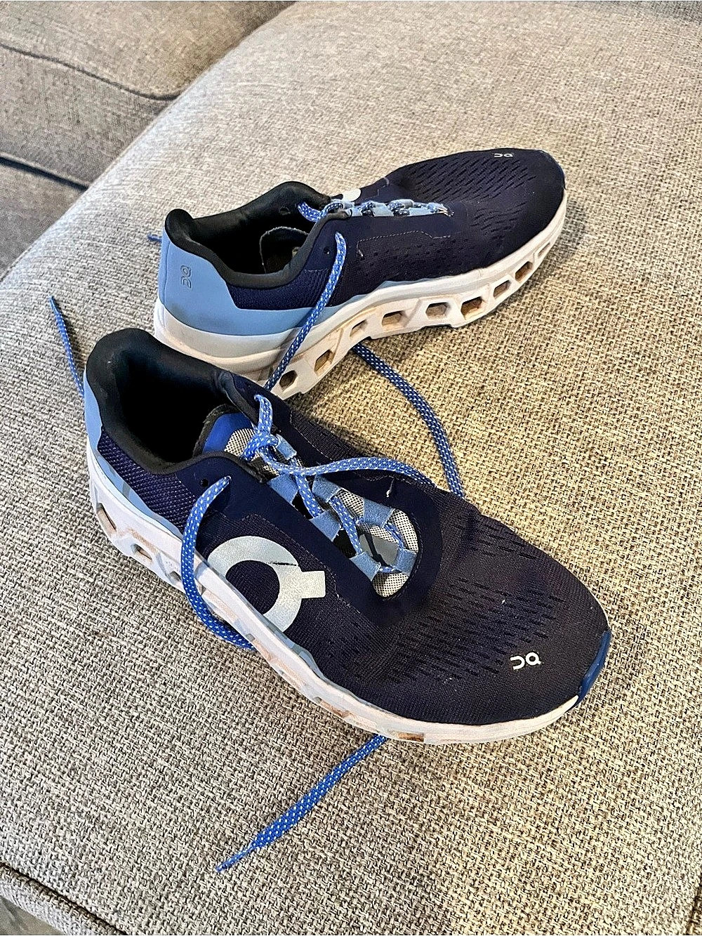 On Cloud Athletic Sneakers in Blue & White Monsters 9.5 Purple